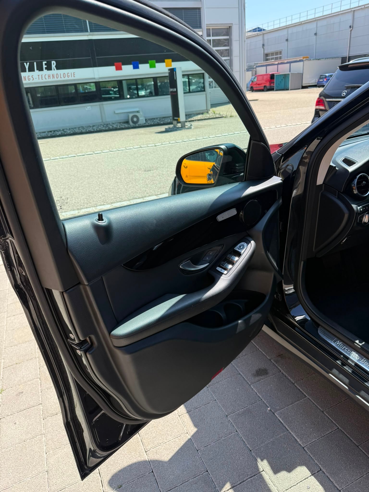 MERCEDES-BENZ GLC 250 4Matic 9G-Tronic-image-13