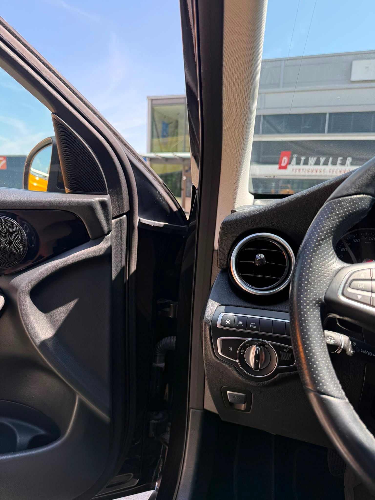 MERCEDES-BENZ GLC 250 4Matic 9G-Tronic-image-22