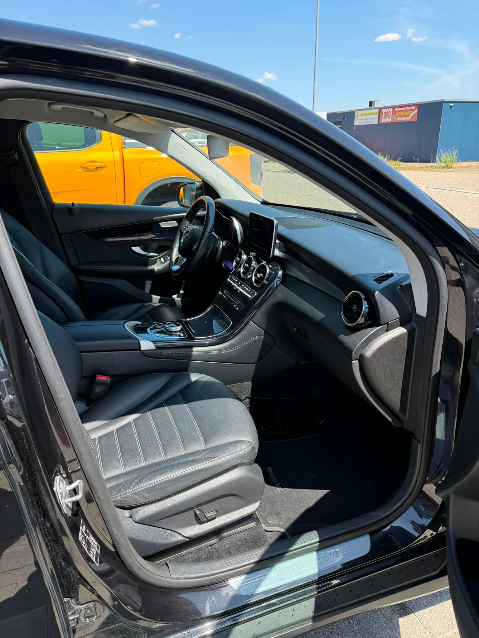 MERCEDES-BENZ GLC 250 4Matic 9G-Tronic-image-24