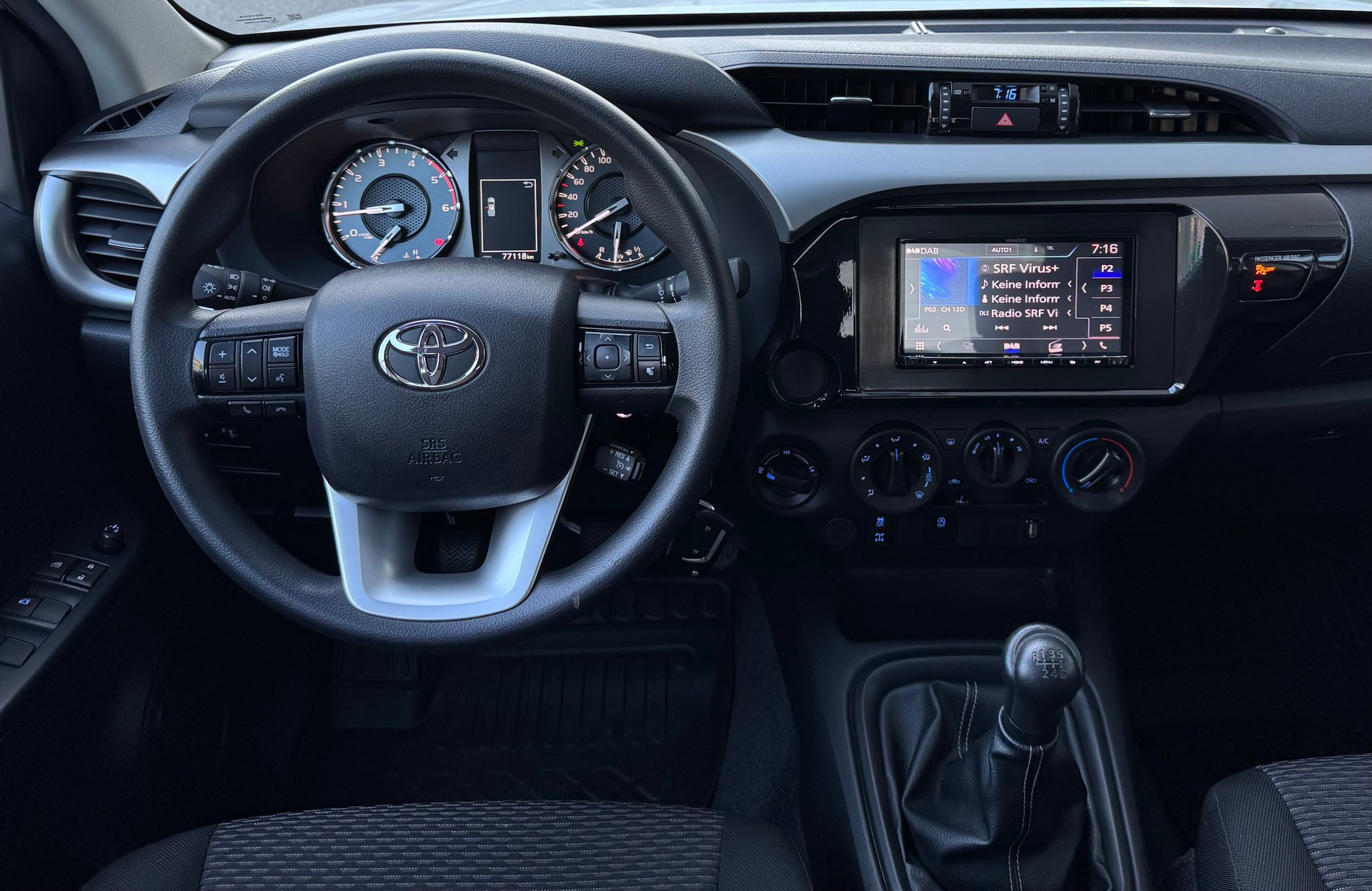 TOYOTA Hilux 2.4D-4D Comfort Double Cab 4x4-image-14