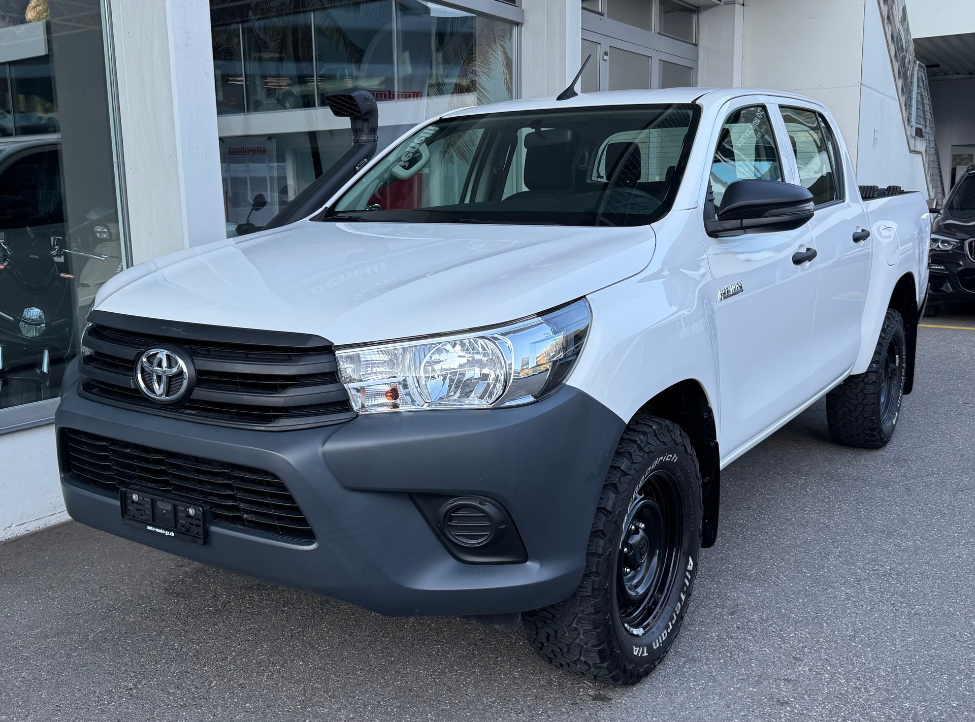 TOYOTA Hilux 2.4D-4D Comfort Double Cab 4x4-image-8