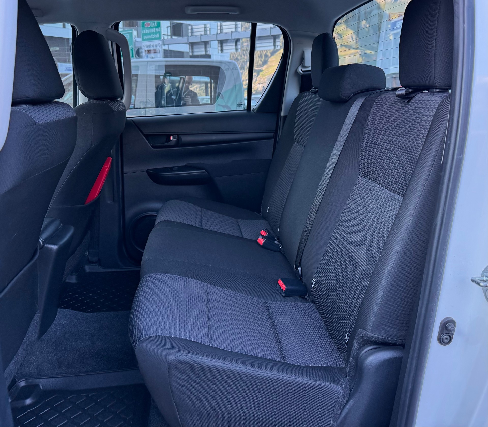 TOYOTA Hilux 2.4D-4D Comfort Double Cab 4x4-image-12