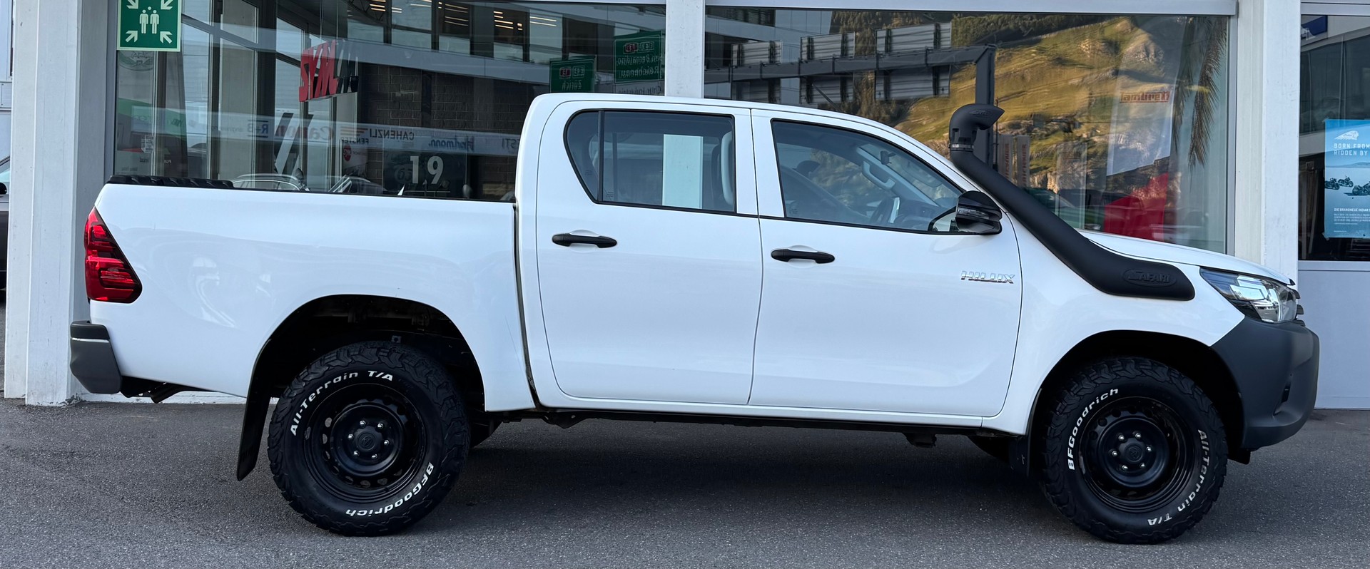 TOYOTA Hilux 2.4D-4D Comfort Double Cab 4x4-image-1