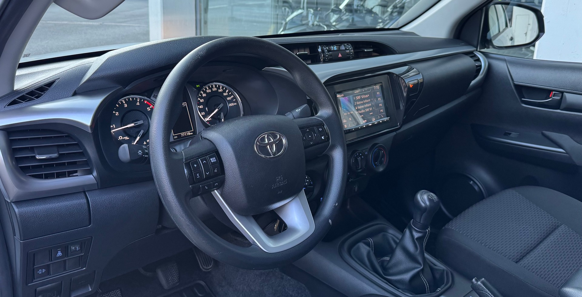 TOYOTA Hilux 2.4D-4D Comfort Double Cab 4x4-image-10