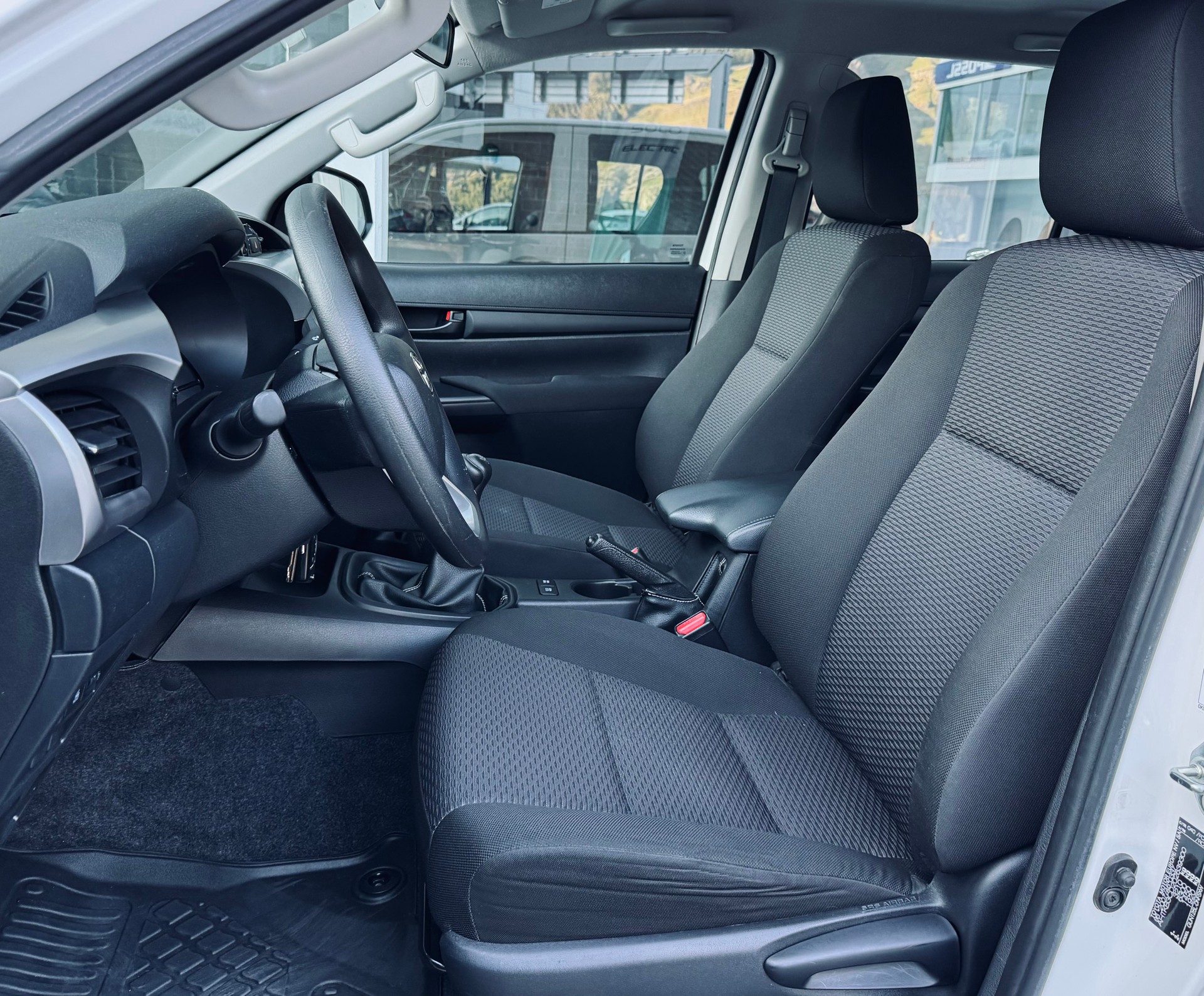 TOYOTA Hilux 2.4D-4D Comfort Double Cab 4x4-image-11
