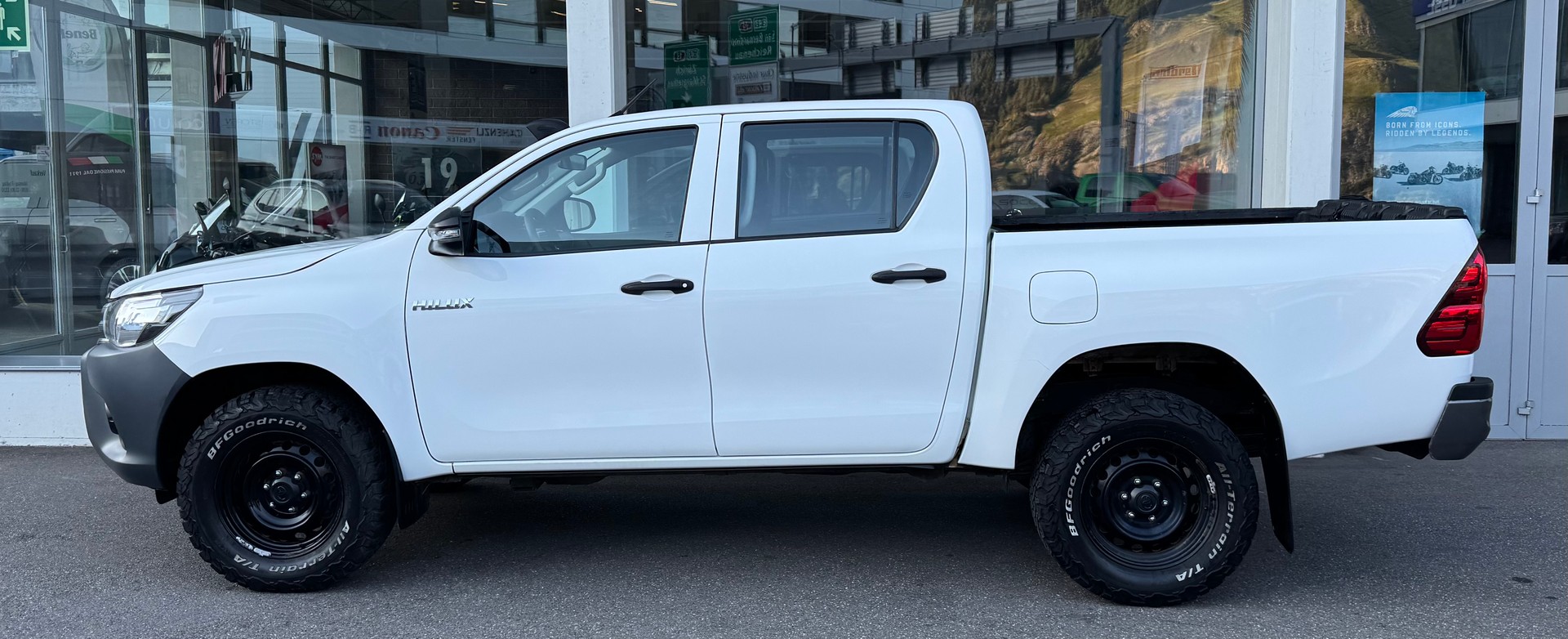TOYOTA Hilux 2.4D-4D Comfort Double Cab 4x4-image-3
