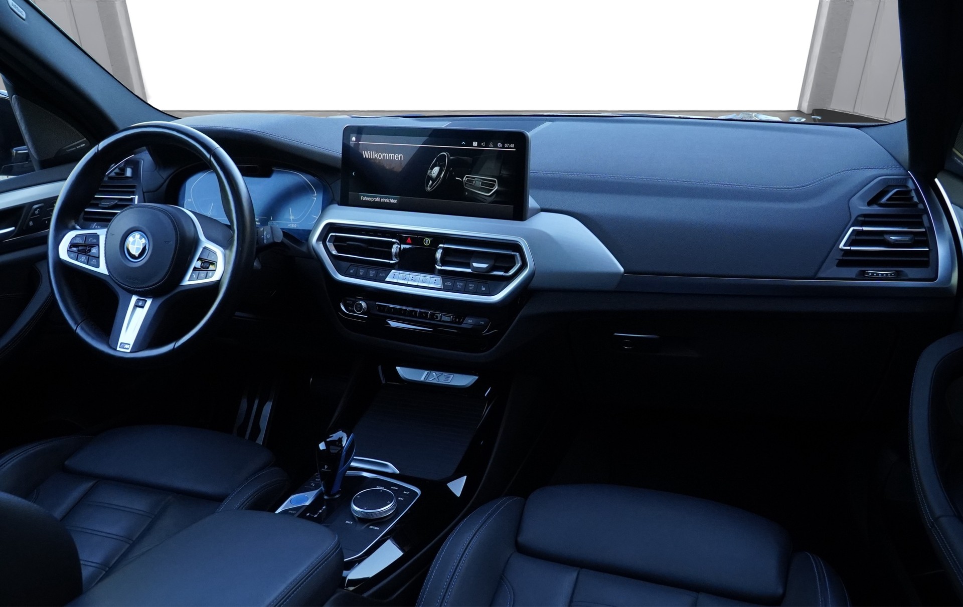 BMW iX3 Inspiring M-Paket *CH Fahrzeug & AHK*-image-13