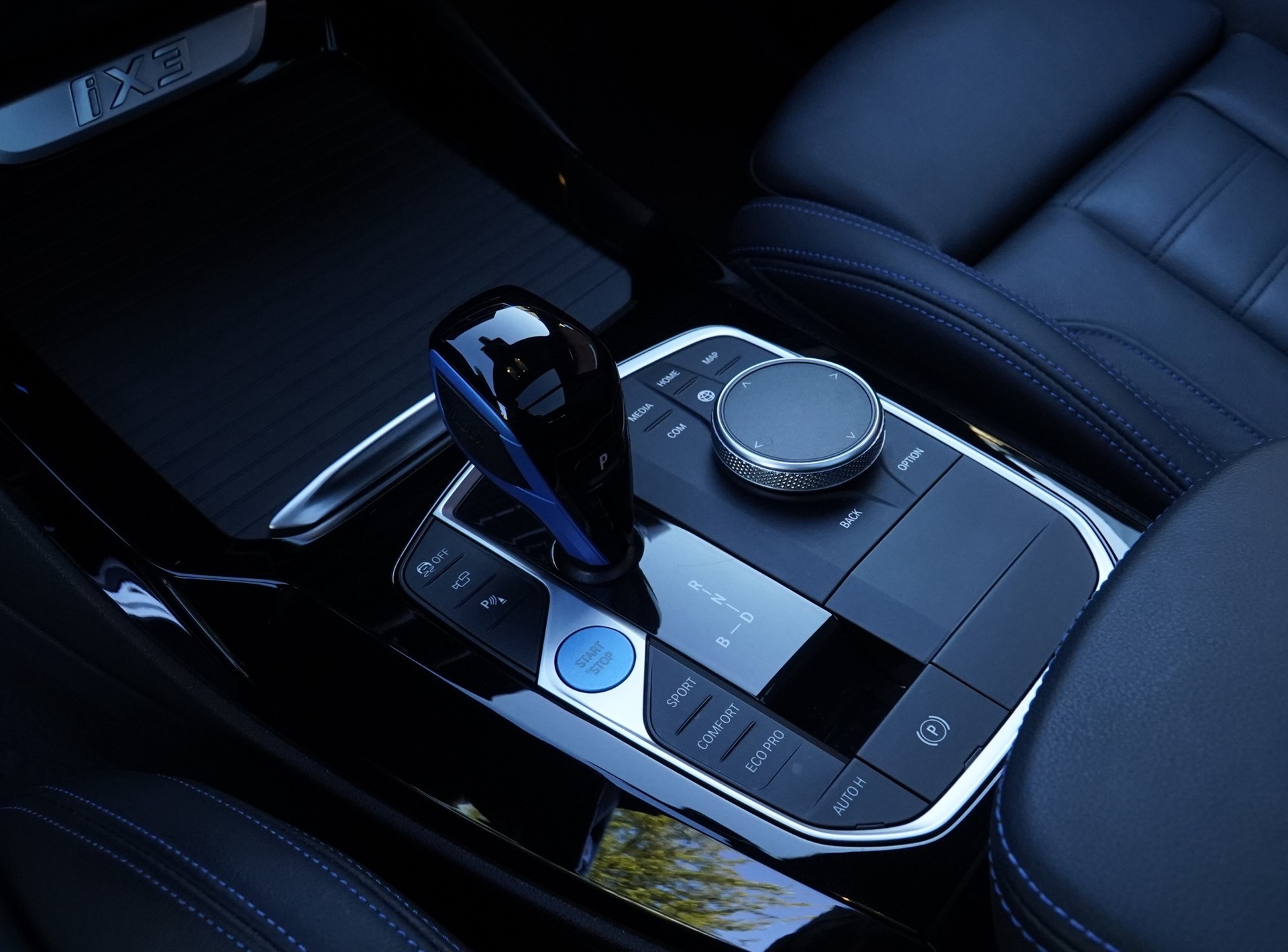 BMW iX3 Inspiring M-Paket *CH Fahrzeug & AHK*-image-10
