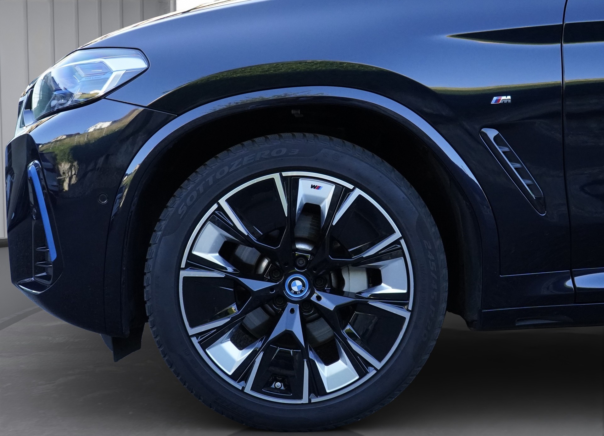 BMW iX3 Inspiring M-Paket *CH Fahrzeug & AHK*-image-7