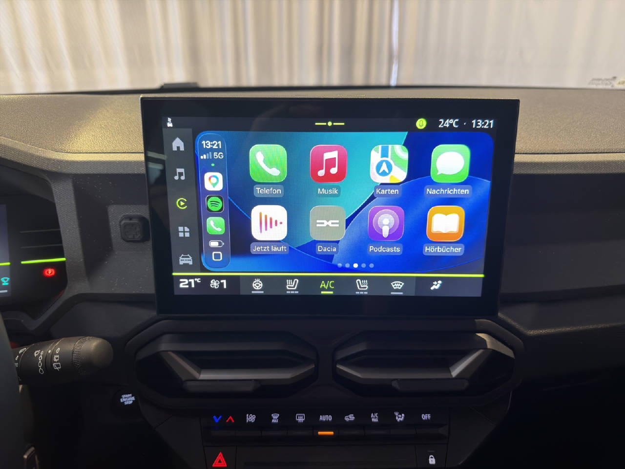 DACIA Duster 1.8 Hybrid Journey-image-7