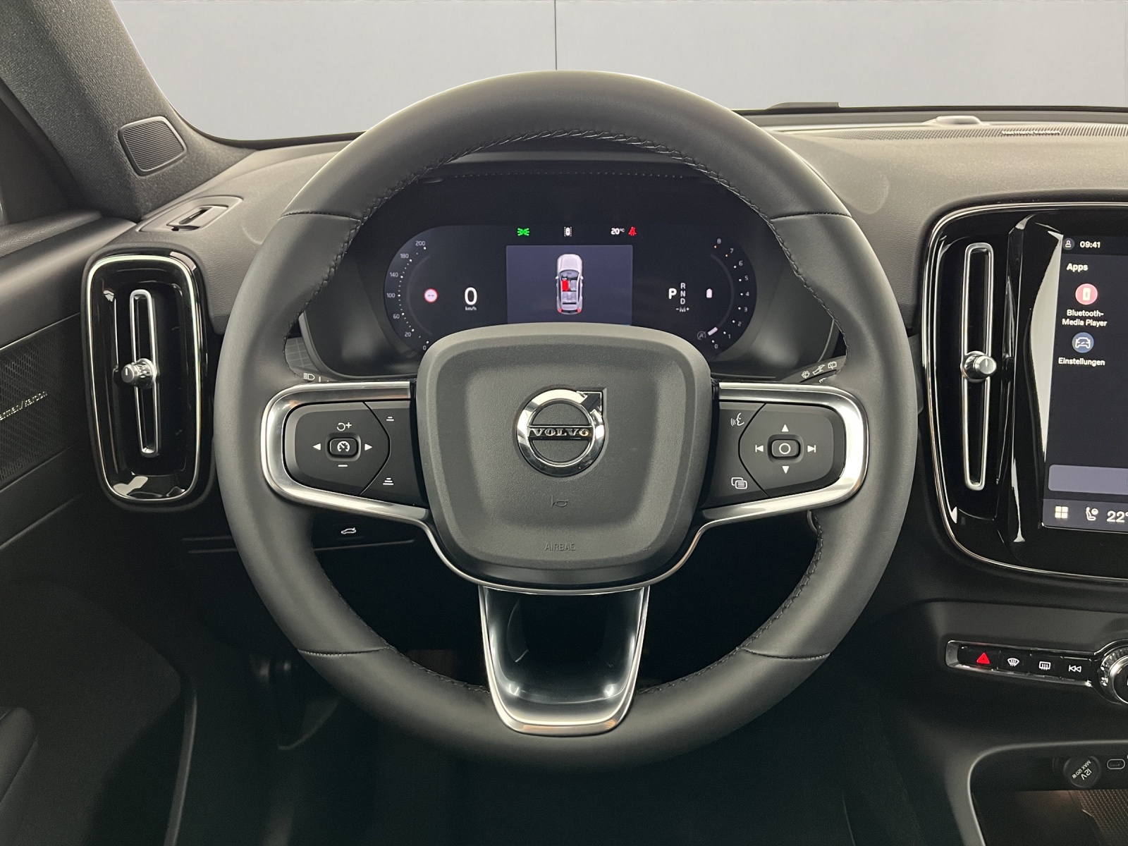 VOLVO XC40 2.0 B3 MH Plus Dark-image-13