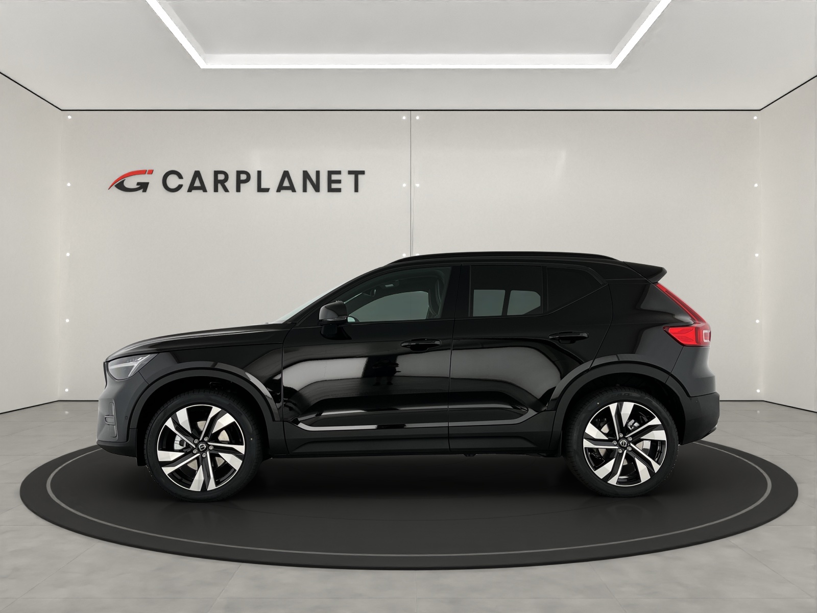 VOLVO XC40 2.0 B3 MH Plus Dark-image-2