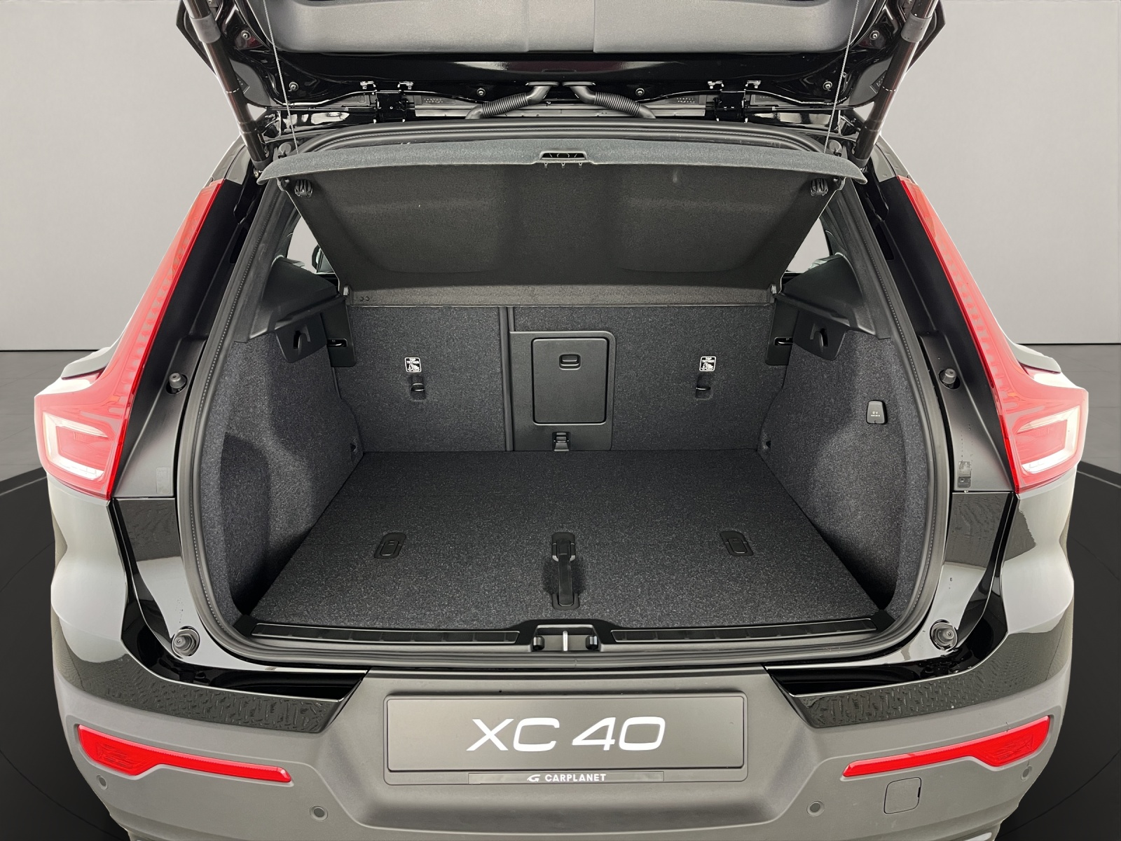 VOLVO XC40 2.0 B3 MH Plus Dark-image-5