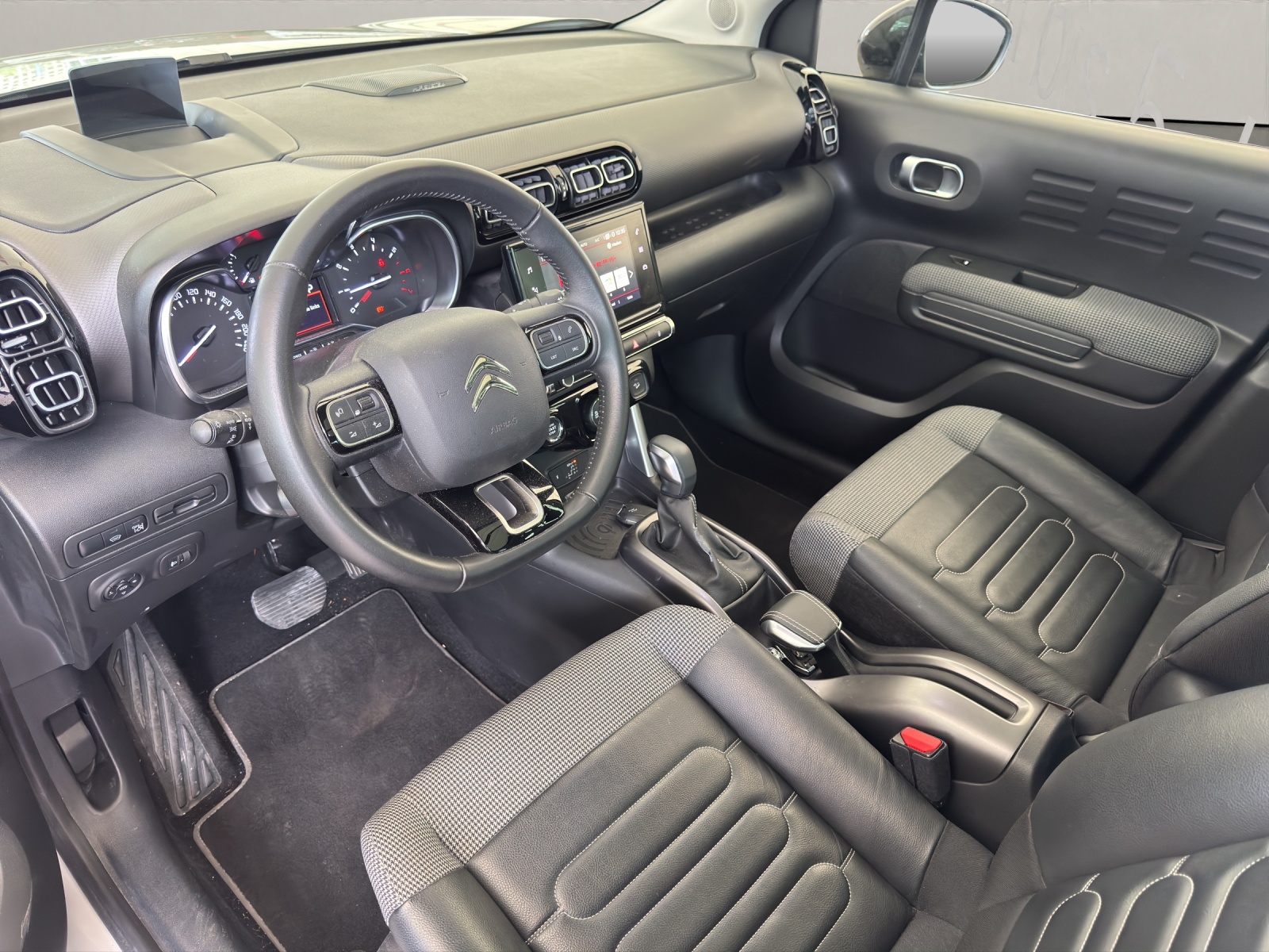 CITROEN C3 Aircross 1.2 PureTech 130 Shine *Automat*-image-8