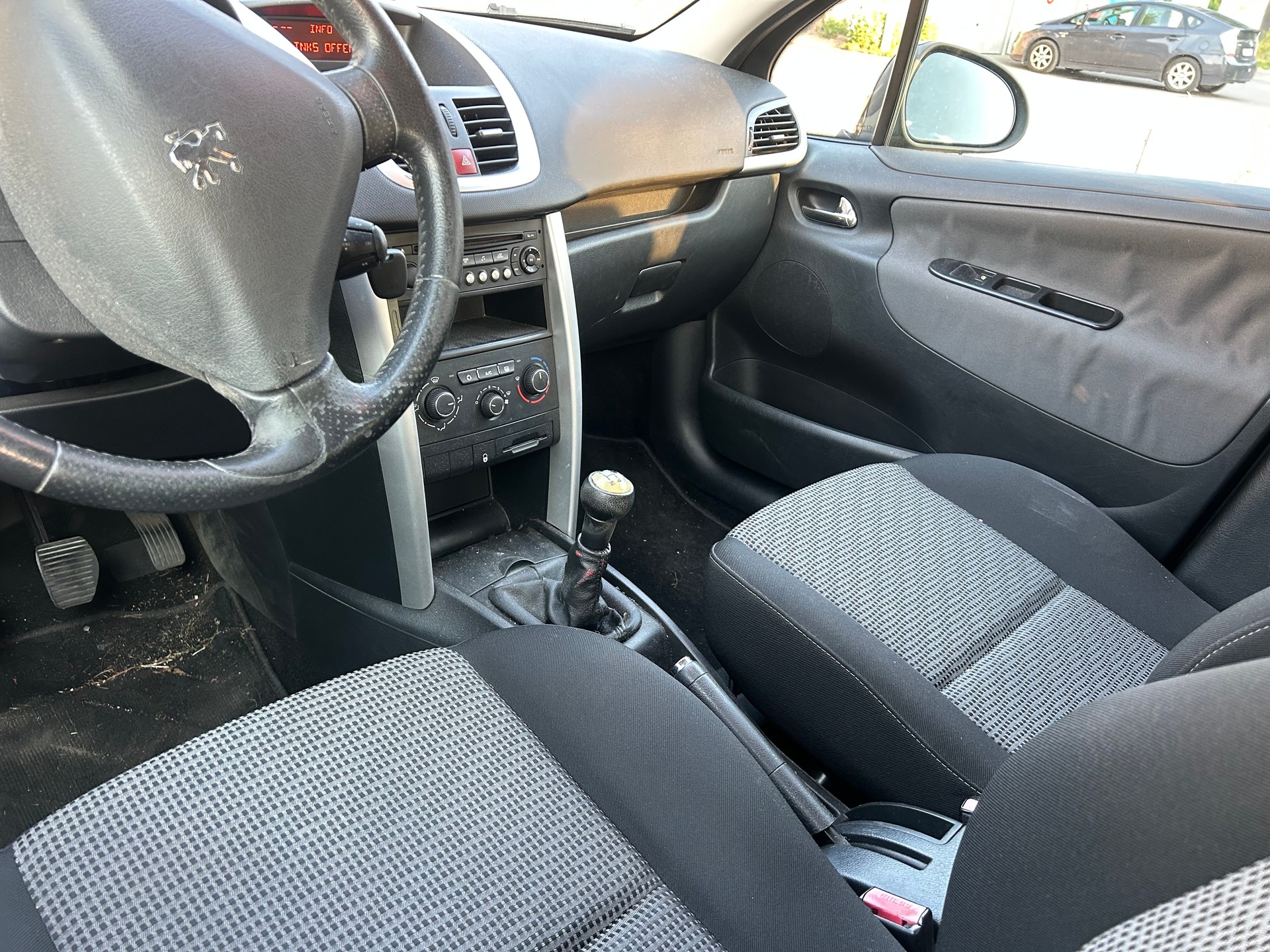 PEUGEOT 207 1.6 16V Sport-image-6