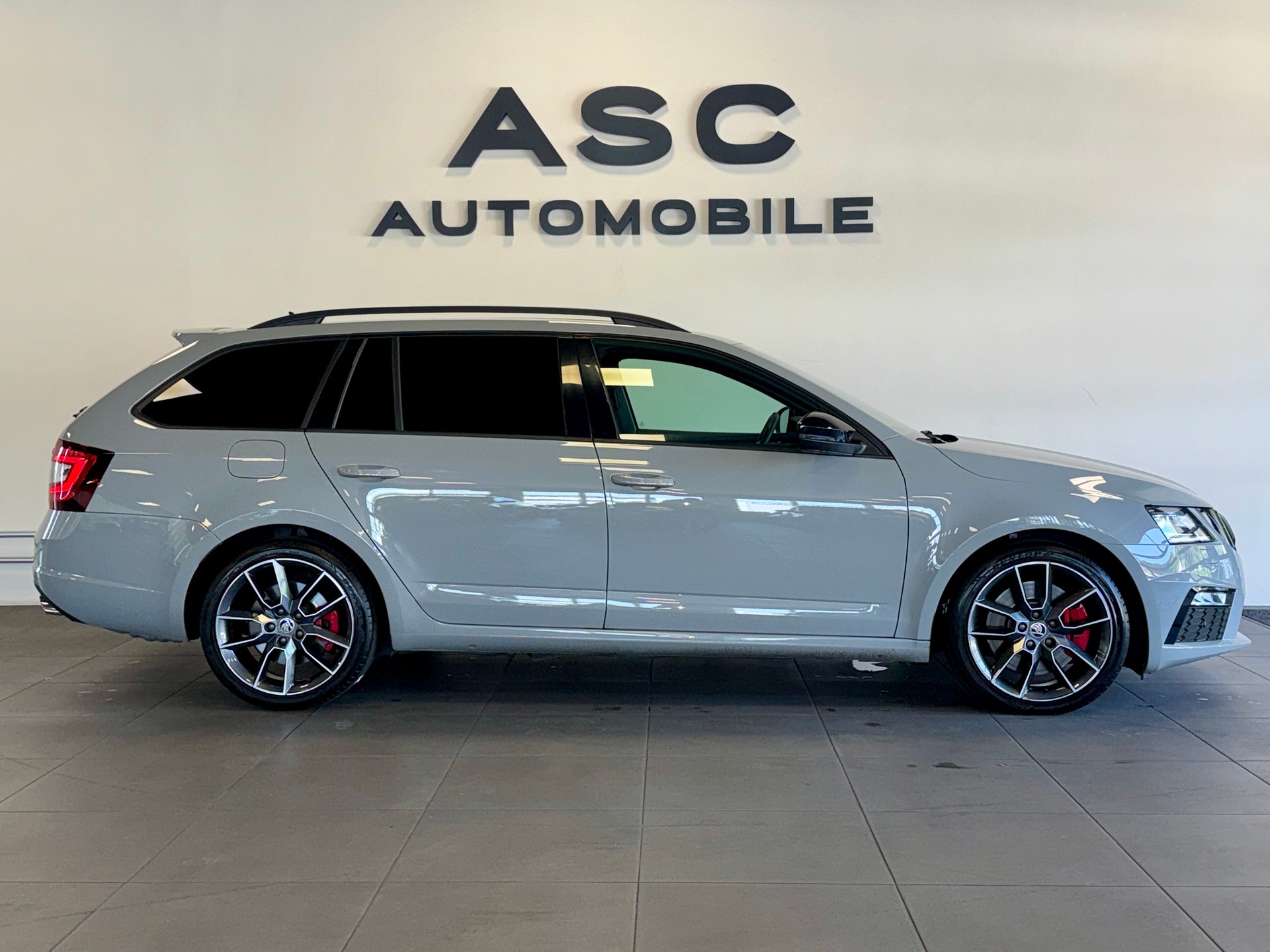 SKODA Octavia Combi 2.0 TSI RS DSG-image-1