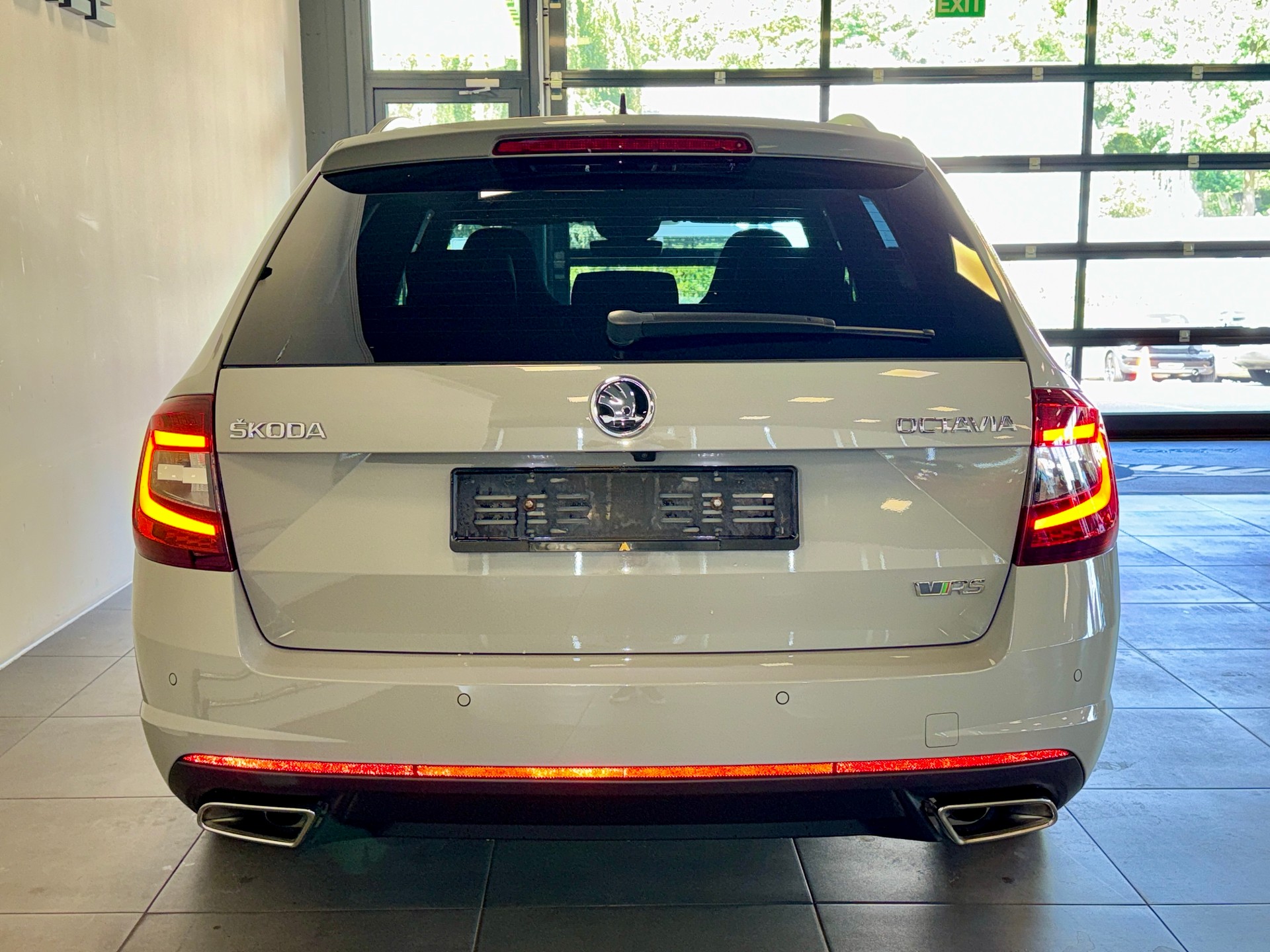 SKODA Octavia Combi 2.0 TSI RS DSG-image-3