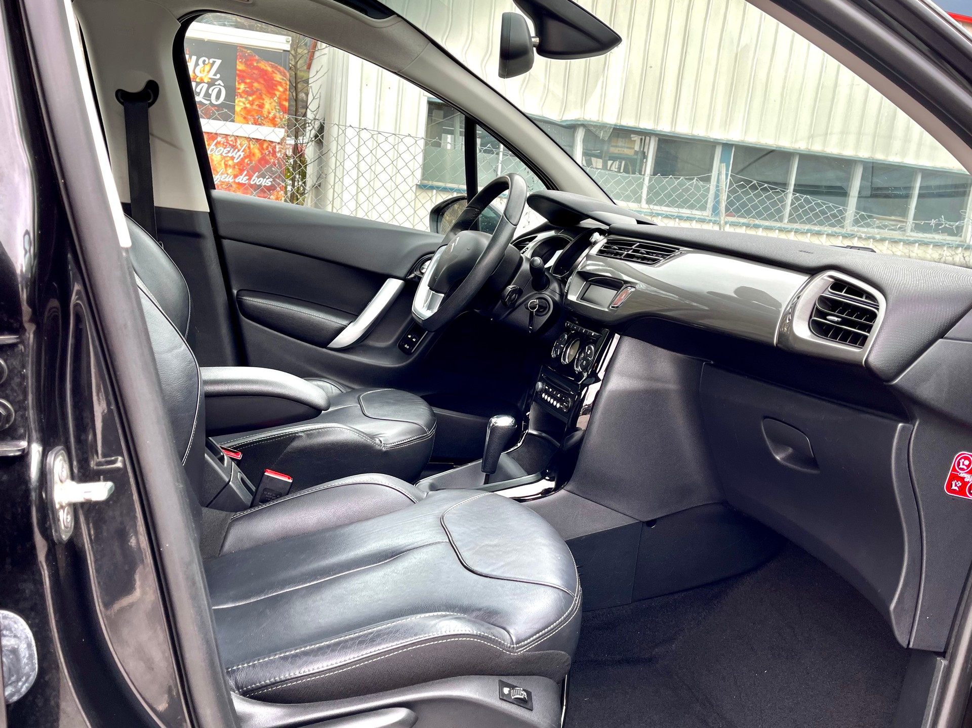 CITROEN C3 1.6i 16V Exclusive Automatic-image-19