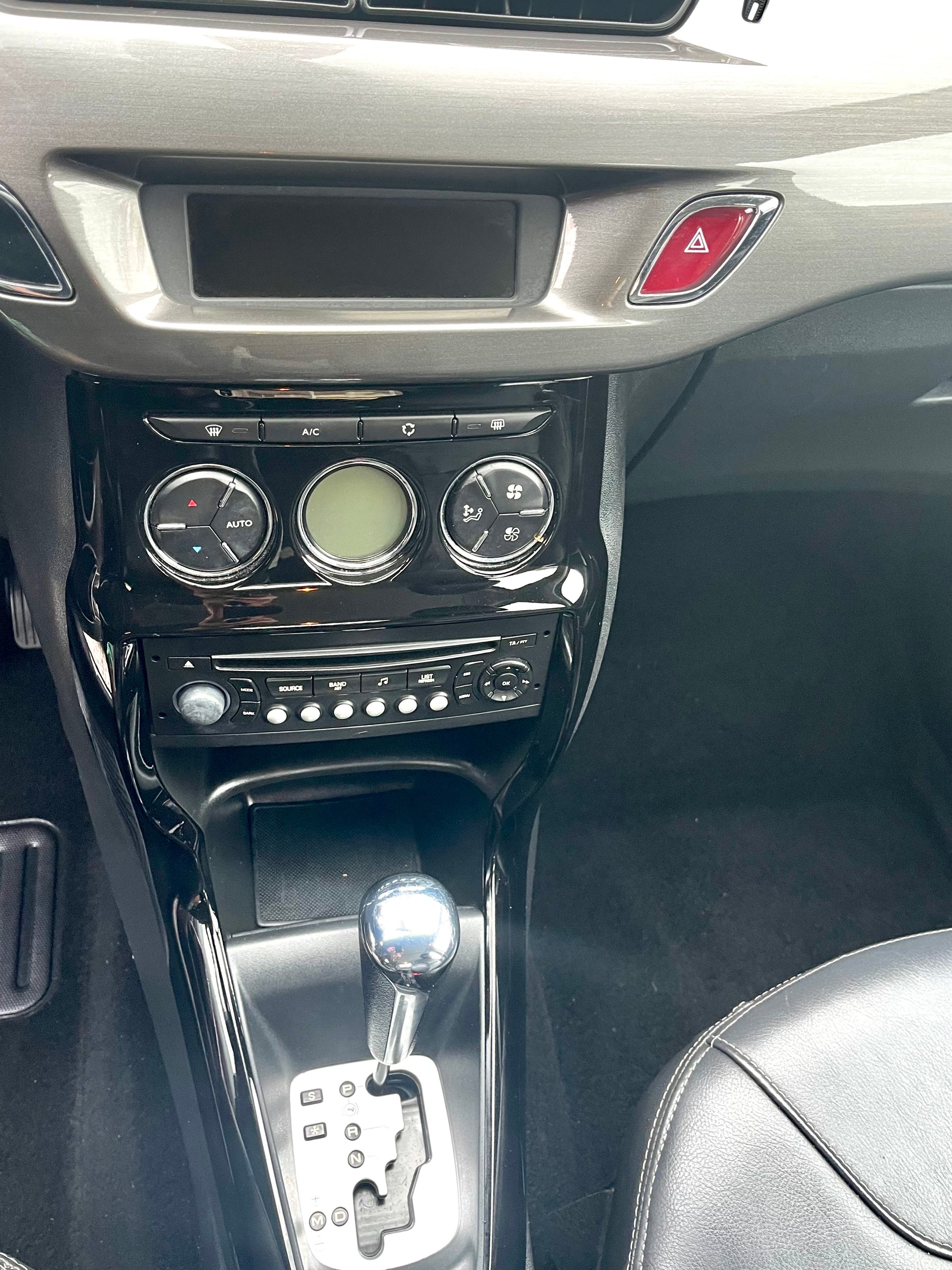 CITROEN C3 1.6i 16V Exclusive Automatic-image-12