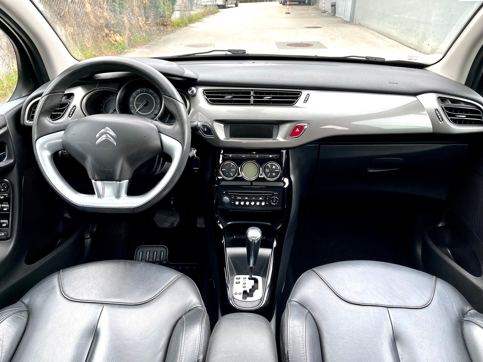 CITROEN C3 1.6i 16V Exclusive Automatic-image-2