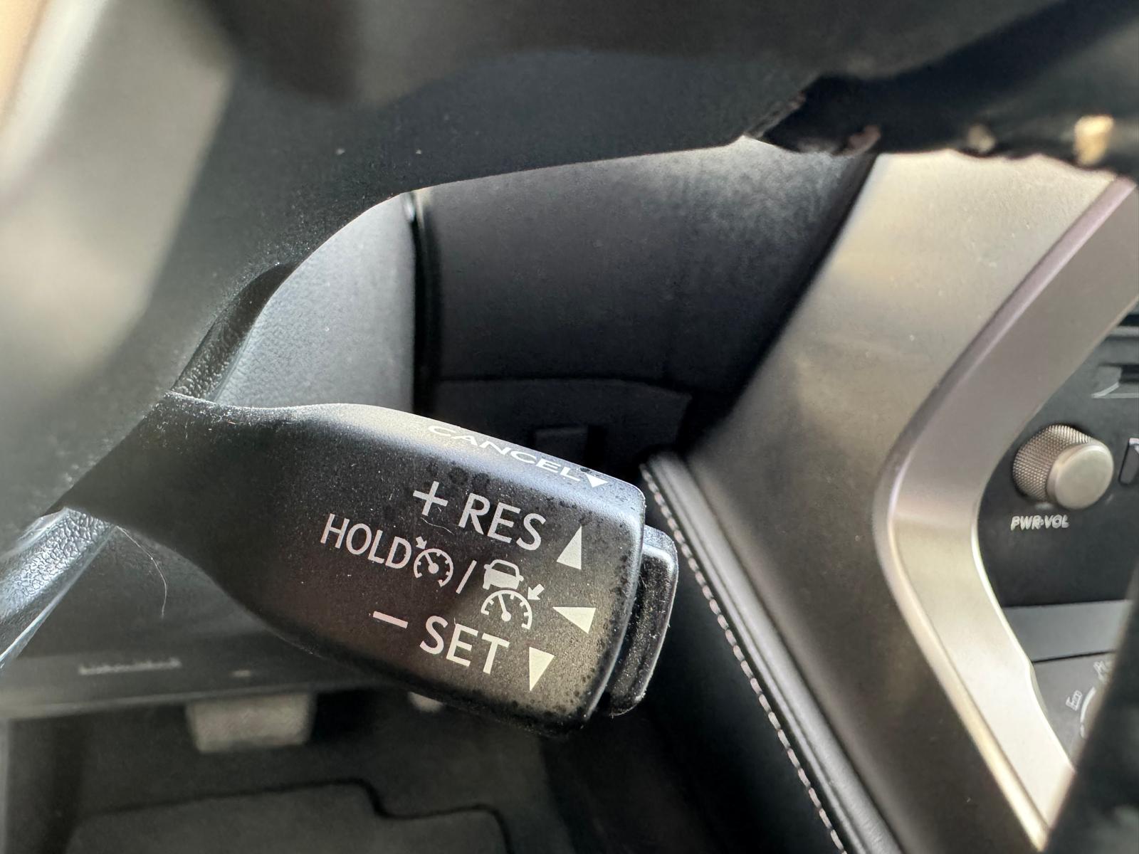 LEXUS NX 300h Impression E-Four Automatic-image-13