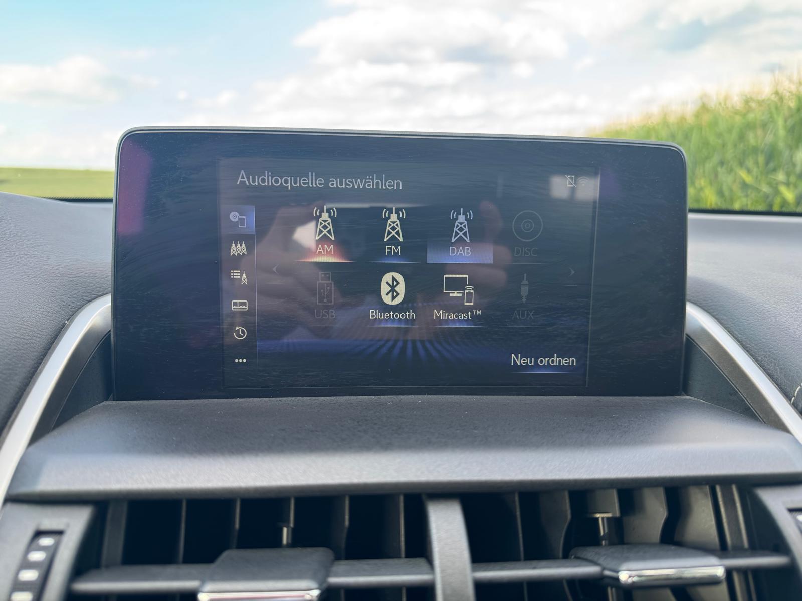 LEXUS NX 300h Impression E-Four Automatic-image-12
