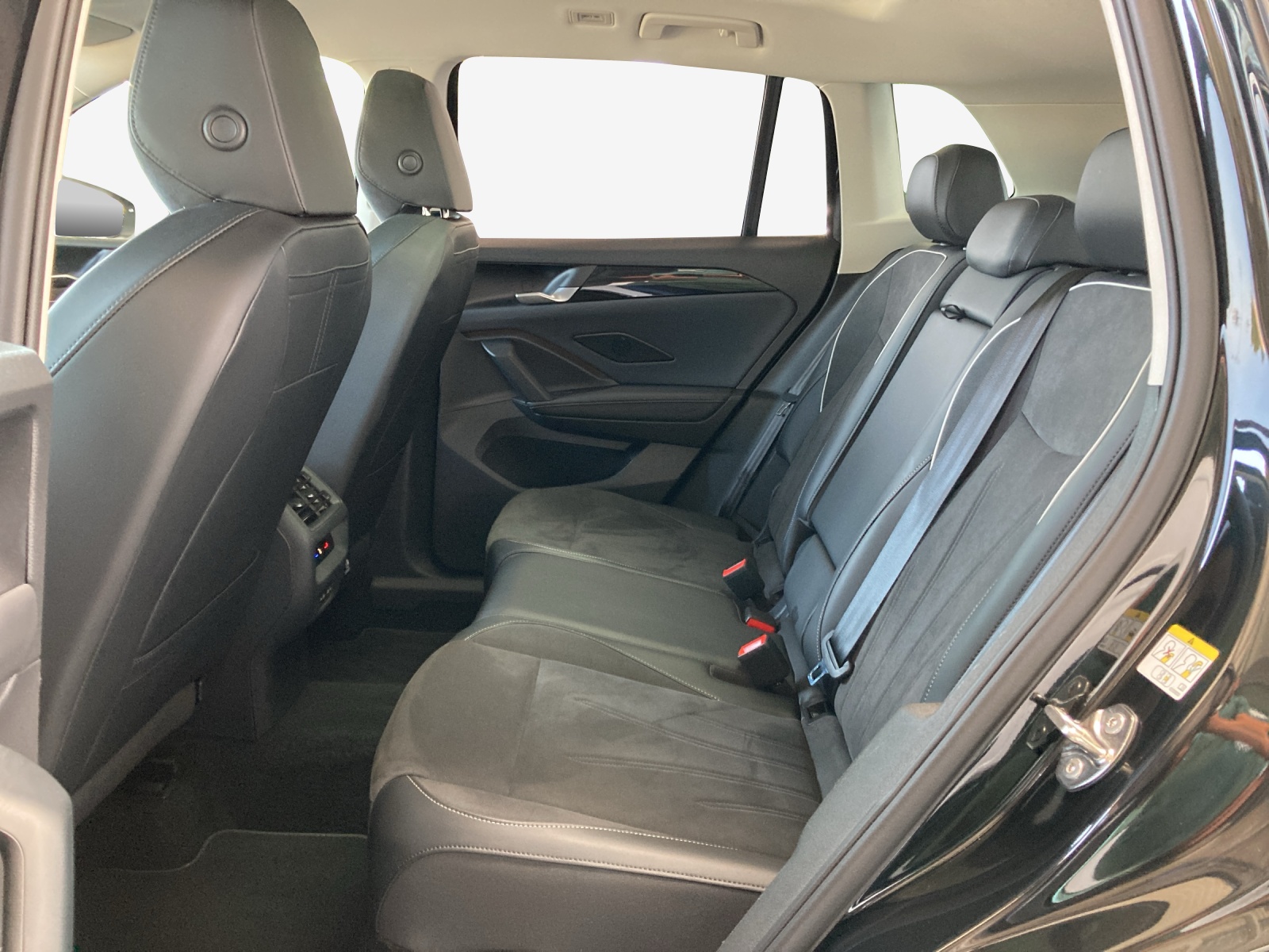 VW Tiguan 2.0 TSI DSG Elegance 4Motion-image-11