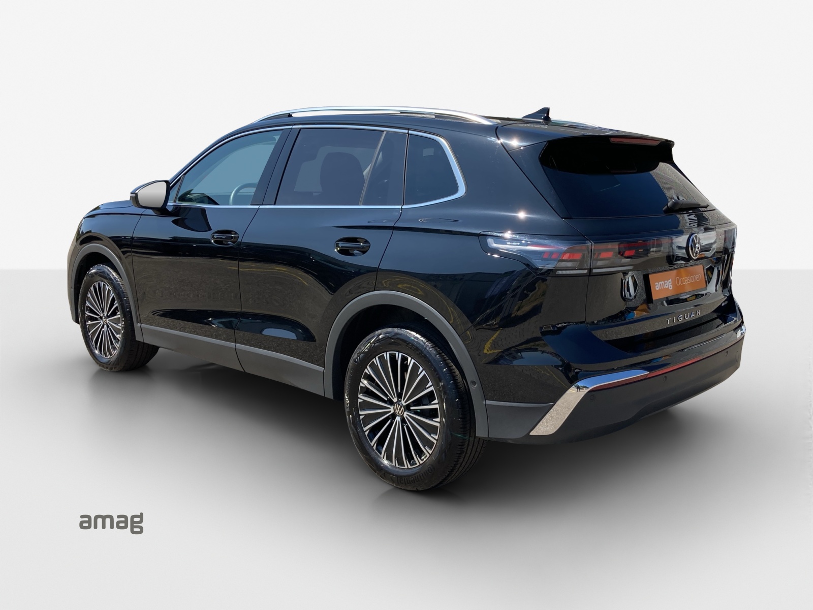 VW Tiguan 2.0 TSI DSG Elegance 4Motion-image-2