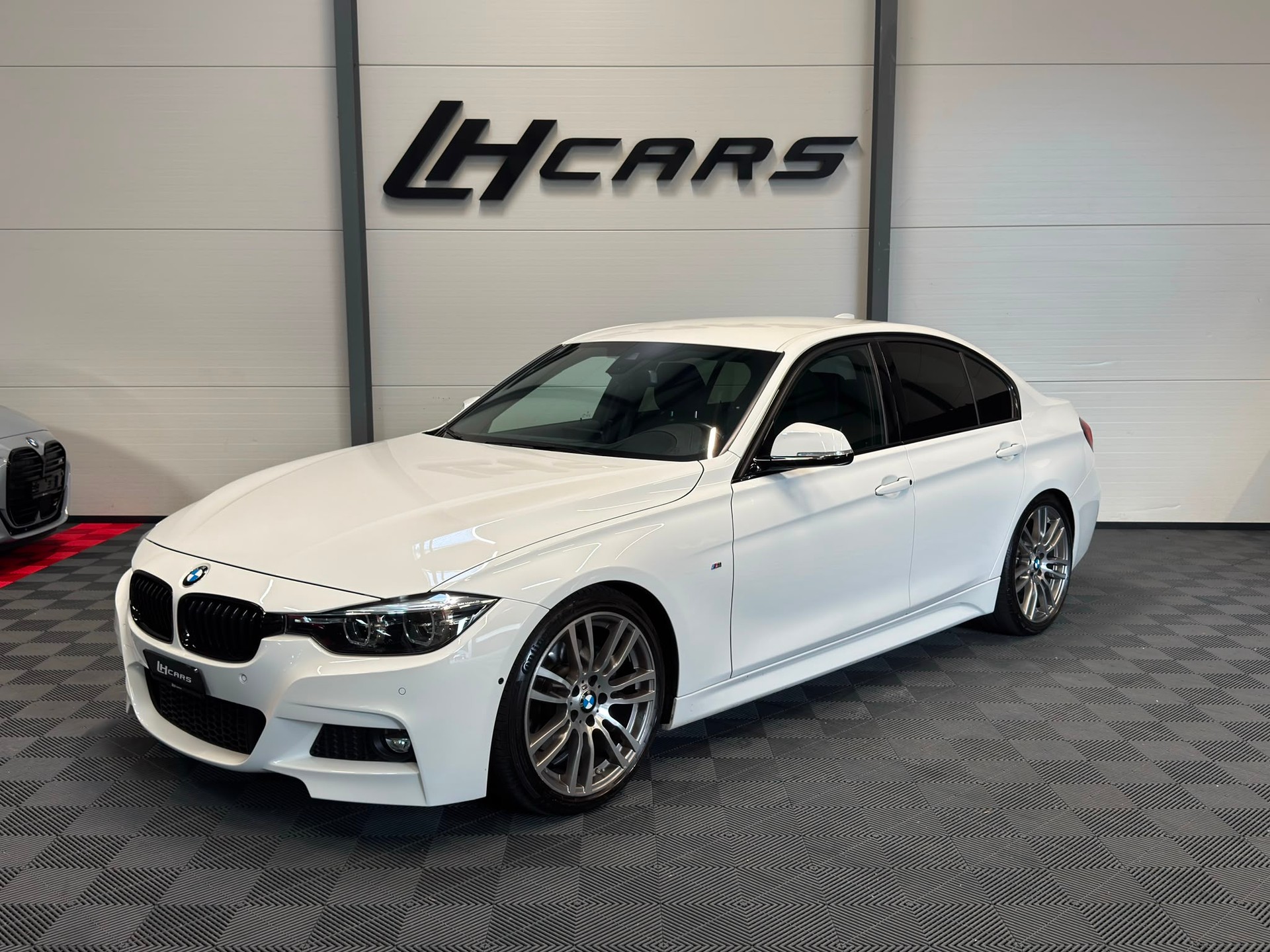 BMW 330i xDrive SAG M-Sport-image-0