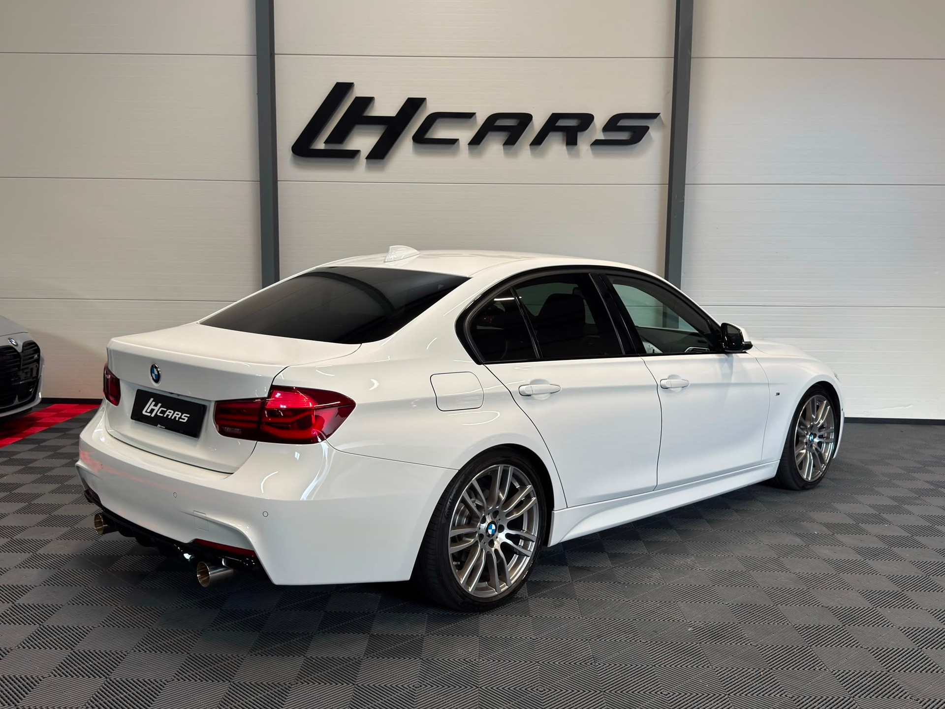 BMW 330i xDrive SAG M-Sport-image-3