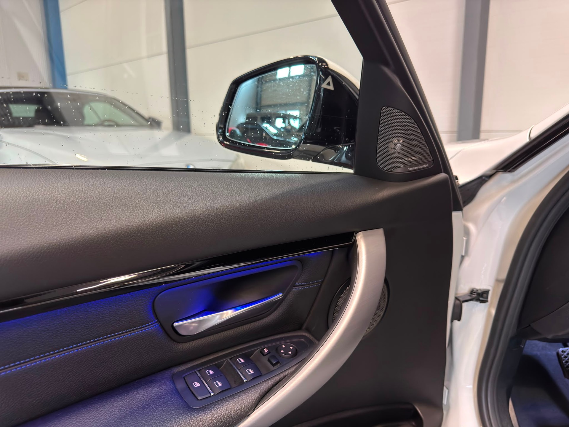 BMW 330i xDrive SAG M-Sport-image-12