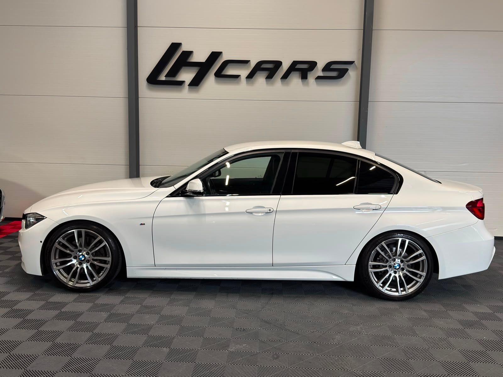 BMW 330i xDrive SAG M-Sport-image-1