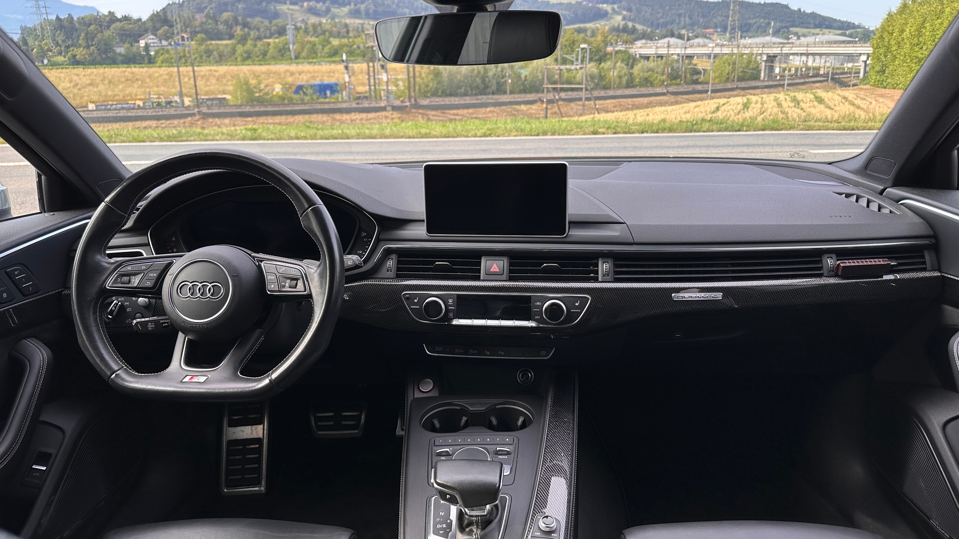 AUDI 3.0 V6 TFSI quattro S-Tronic-image-3