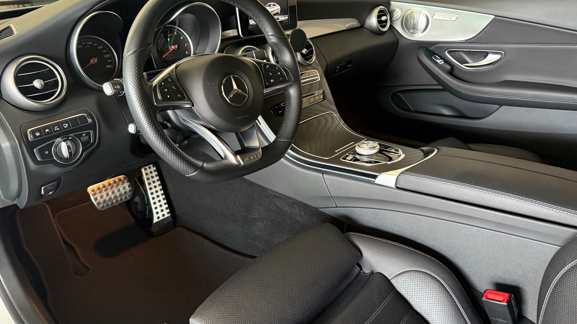 MERCEDES-BENZ C 200 Coupé AMG Line Edition 1 4Matic-image-18