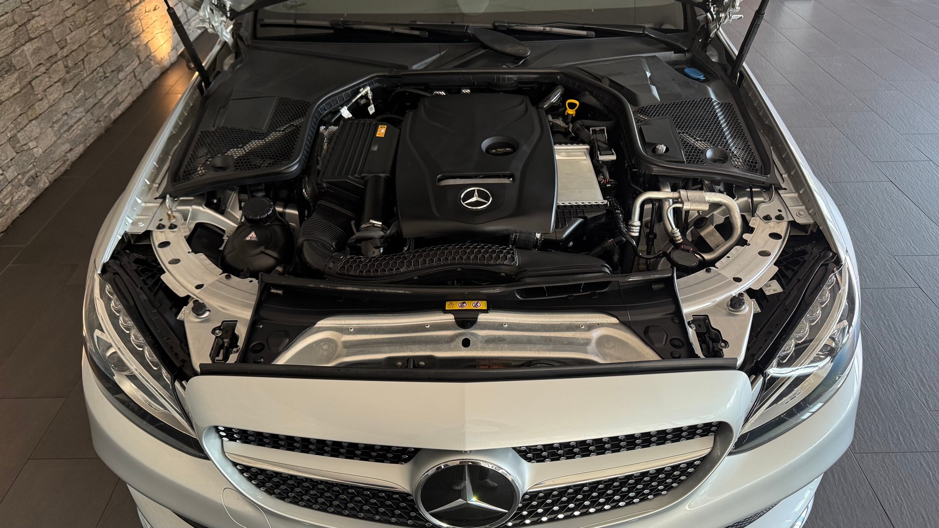 MERCEDES-BENZ C 200 Coupé AMG Line Edition 1 4Matic-image-25