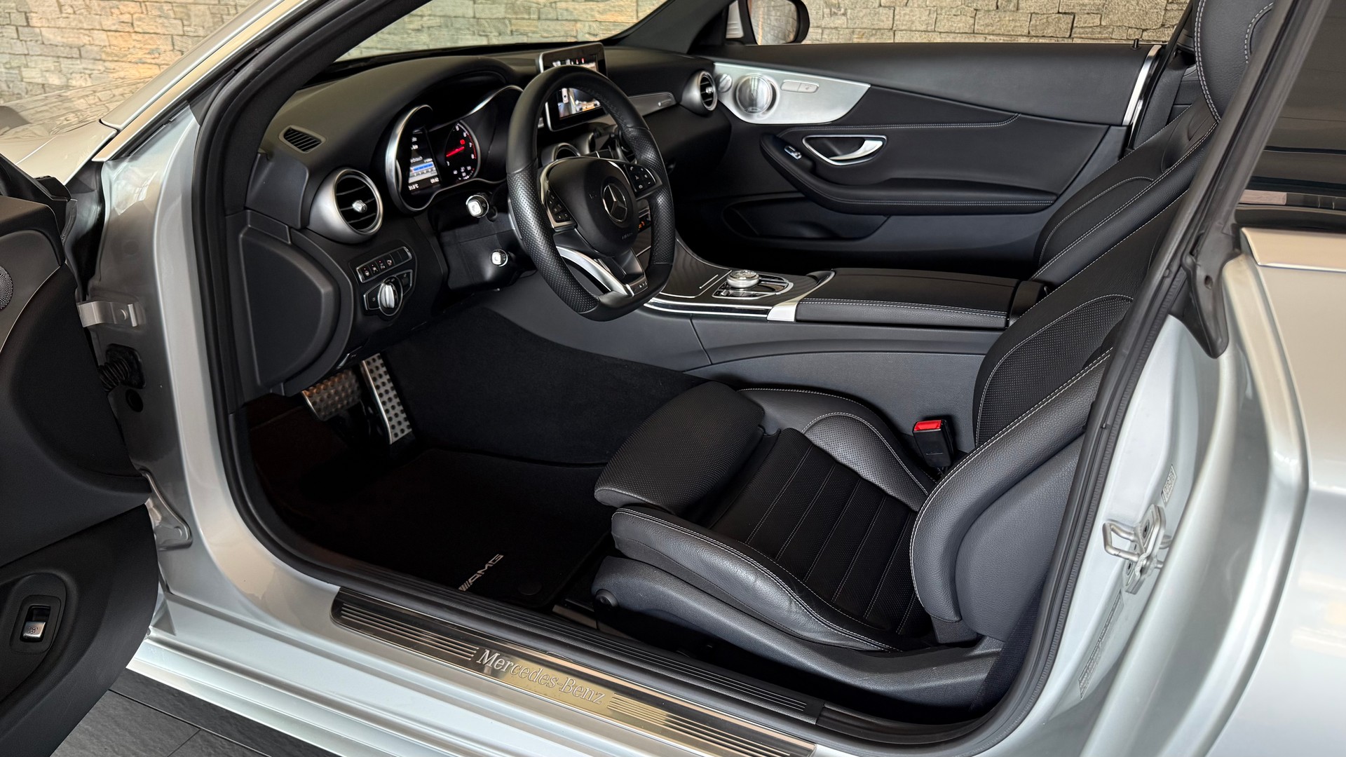 MERCEDES-BENZ C 200 Coupé AMG Line Edition 1 4Matic-image-12