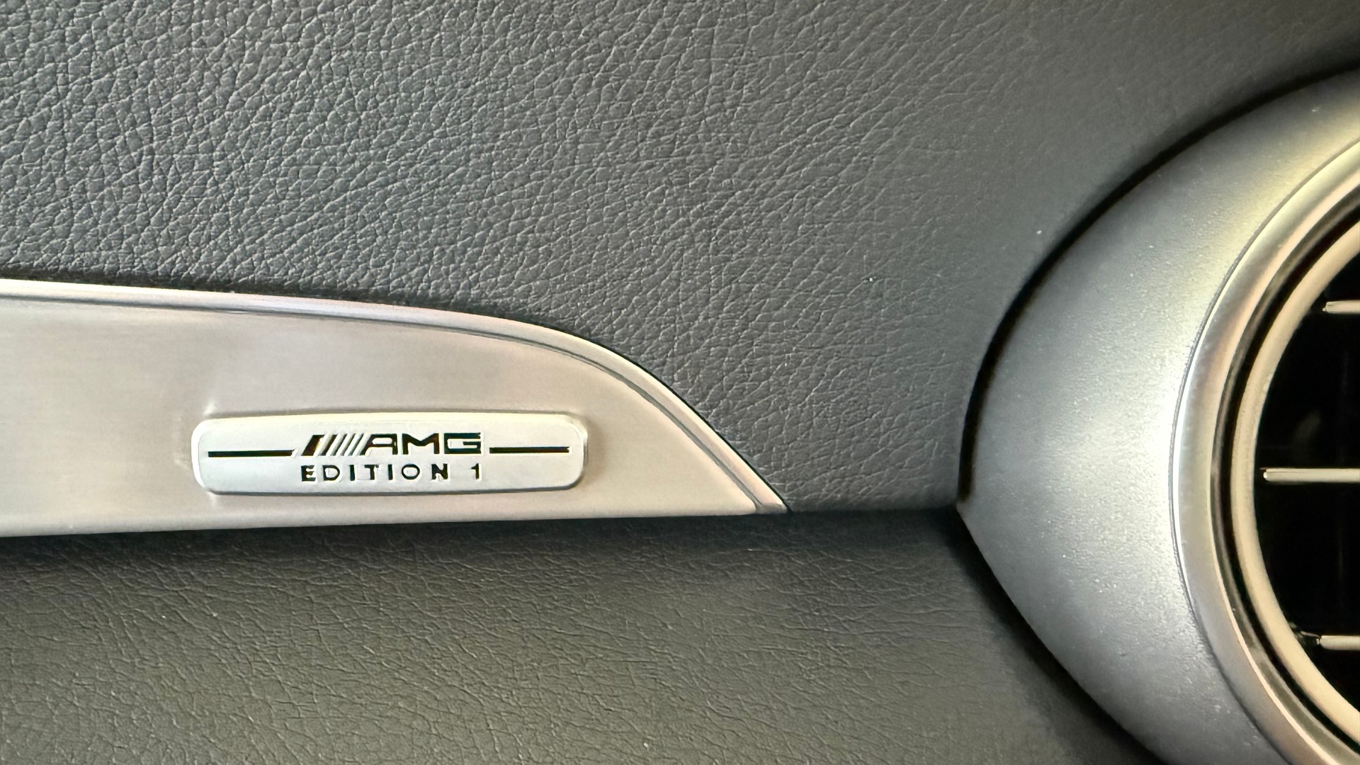 MERCEDES-BENZ C 200 Coupé AMG Line Edition 1 4Matic-showroom-element-3