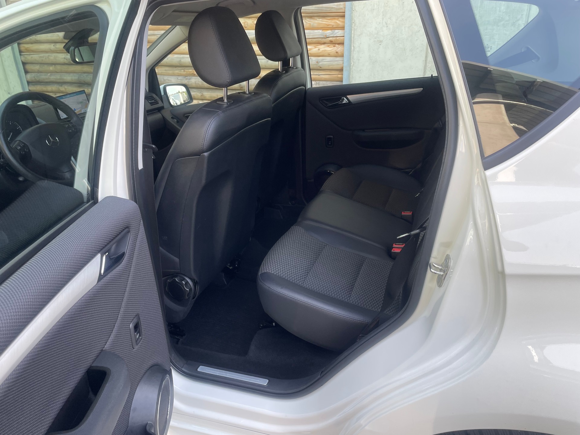 MERCEDES-BENZ A 180 CDI Avantgarde-image-4