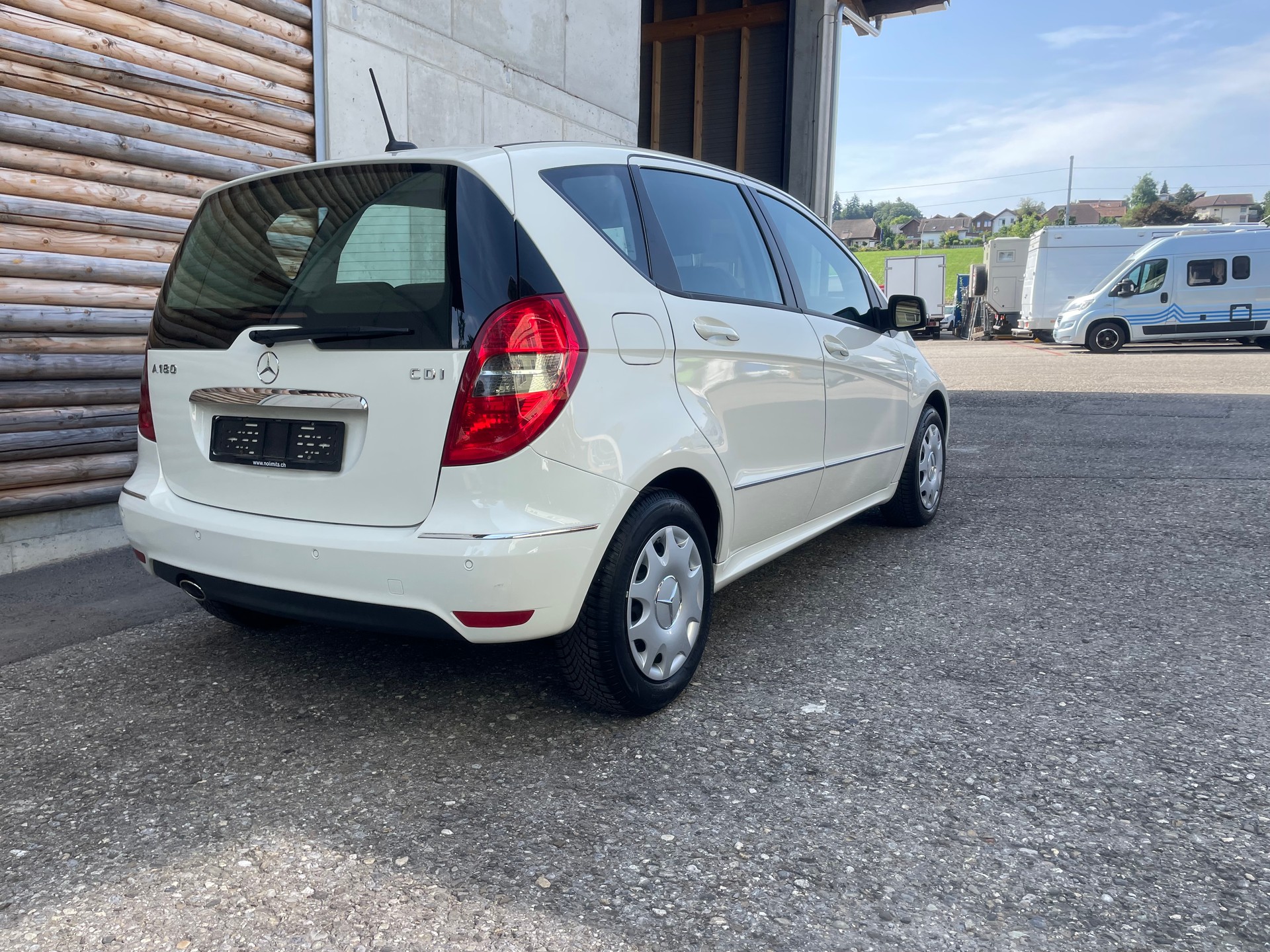 MERCEDES-BENZ A 180 CDI Avantgarde-image-9