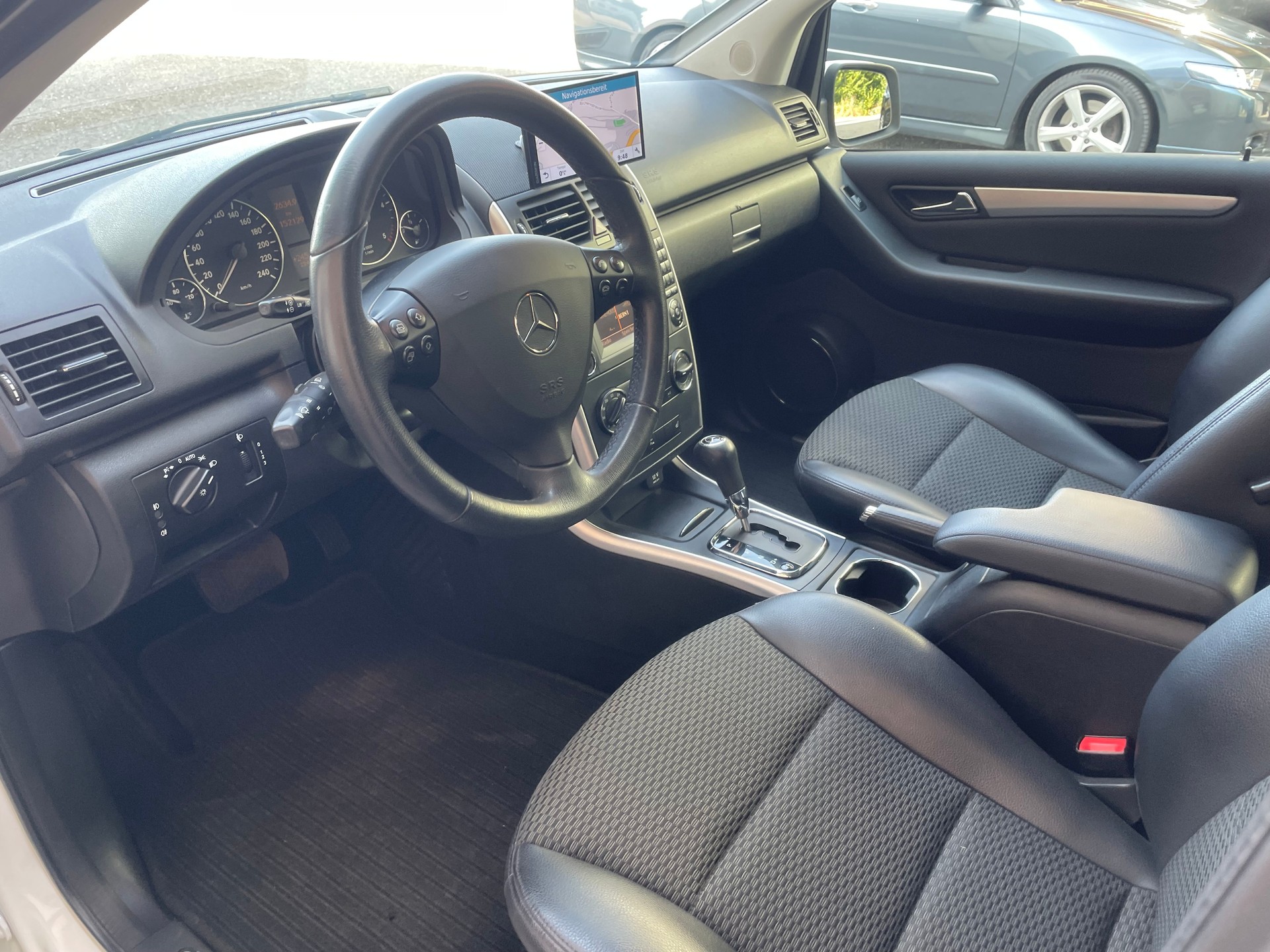 MERCEDES-BENZ A 180 CDI Avantgarde-image-11