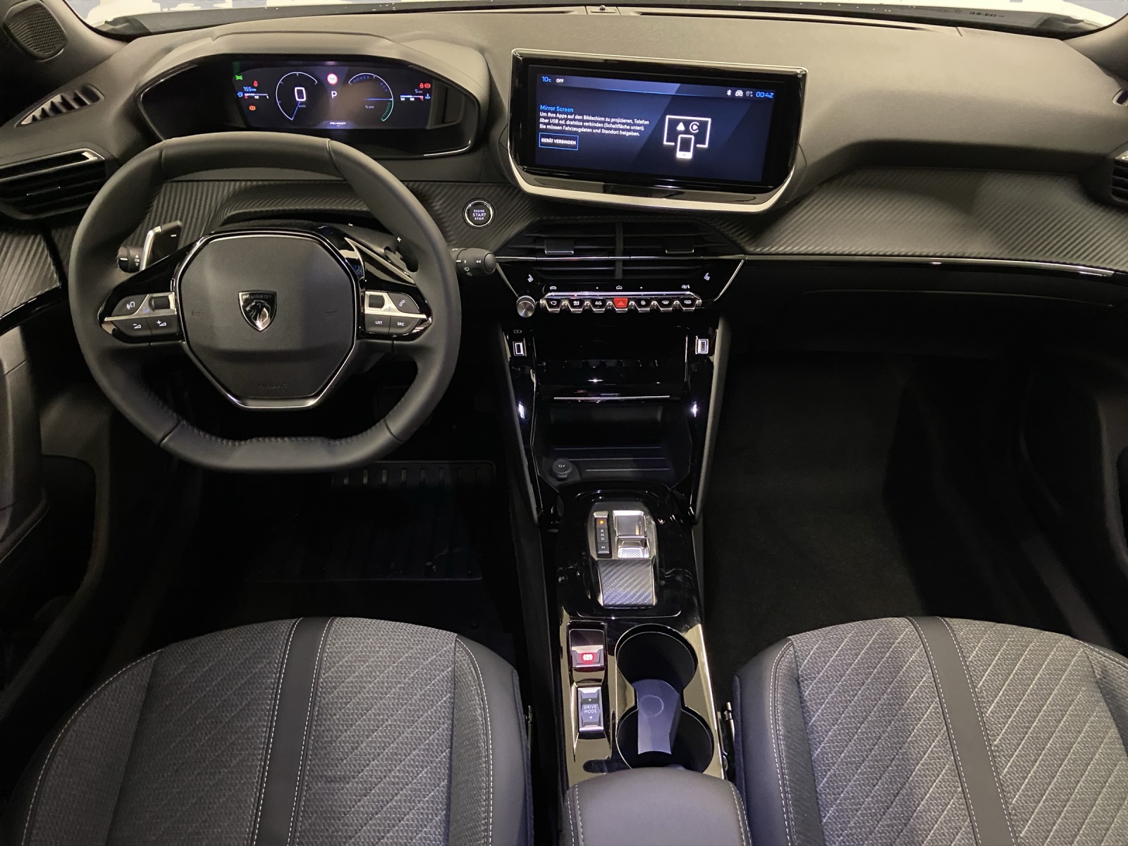 PEUGEOT 2008 1.2 Hybrid 145 Allure-image-6