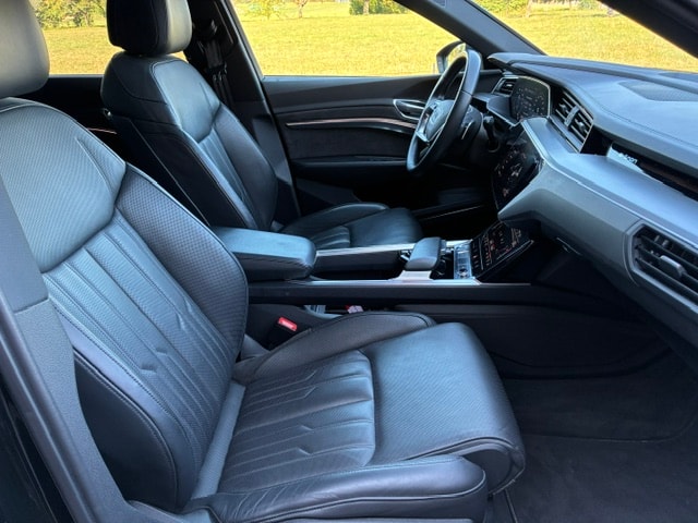 AUDI e-tron 55 Advanced quattro-image-11