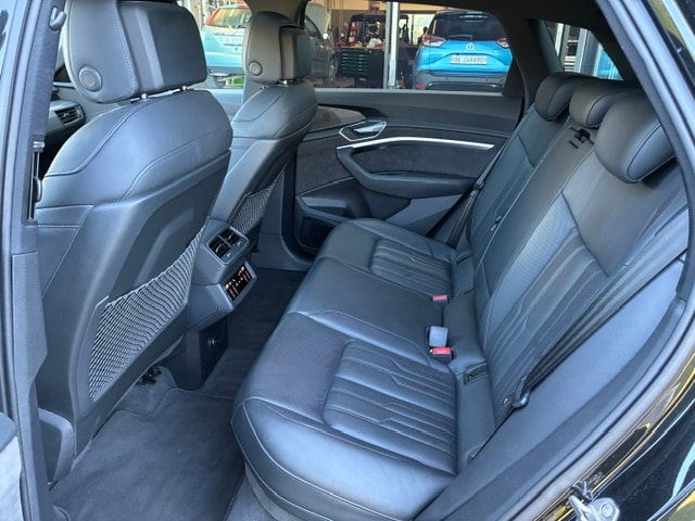 AUDI e-tron 55 Advanced quattro-image-12