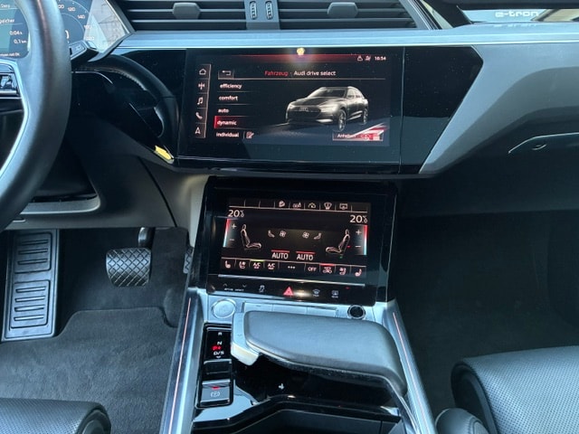 AUDI e-tron 55 Advanced quattro-image-9