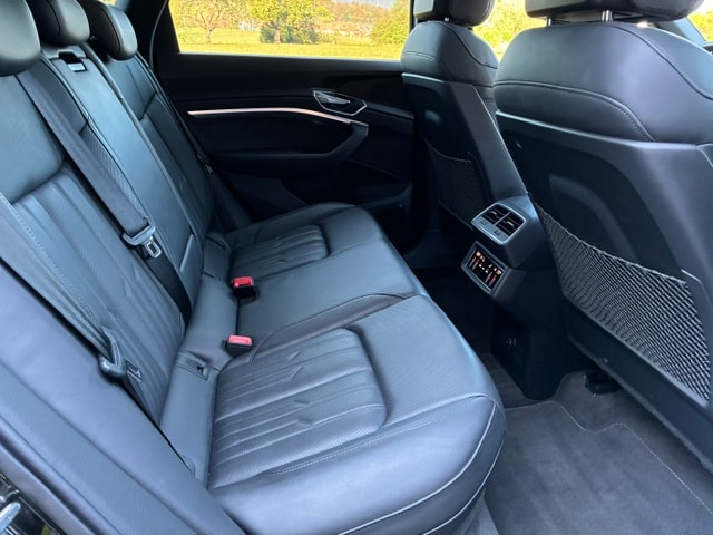 AUDI e-tron 55 Advanced quattro-image-13