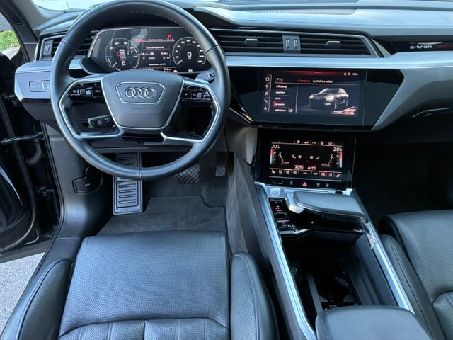 AUDI e-tron 55 Advanced quattro-image-8