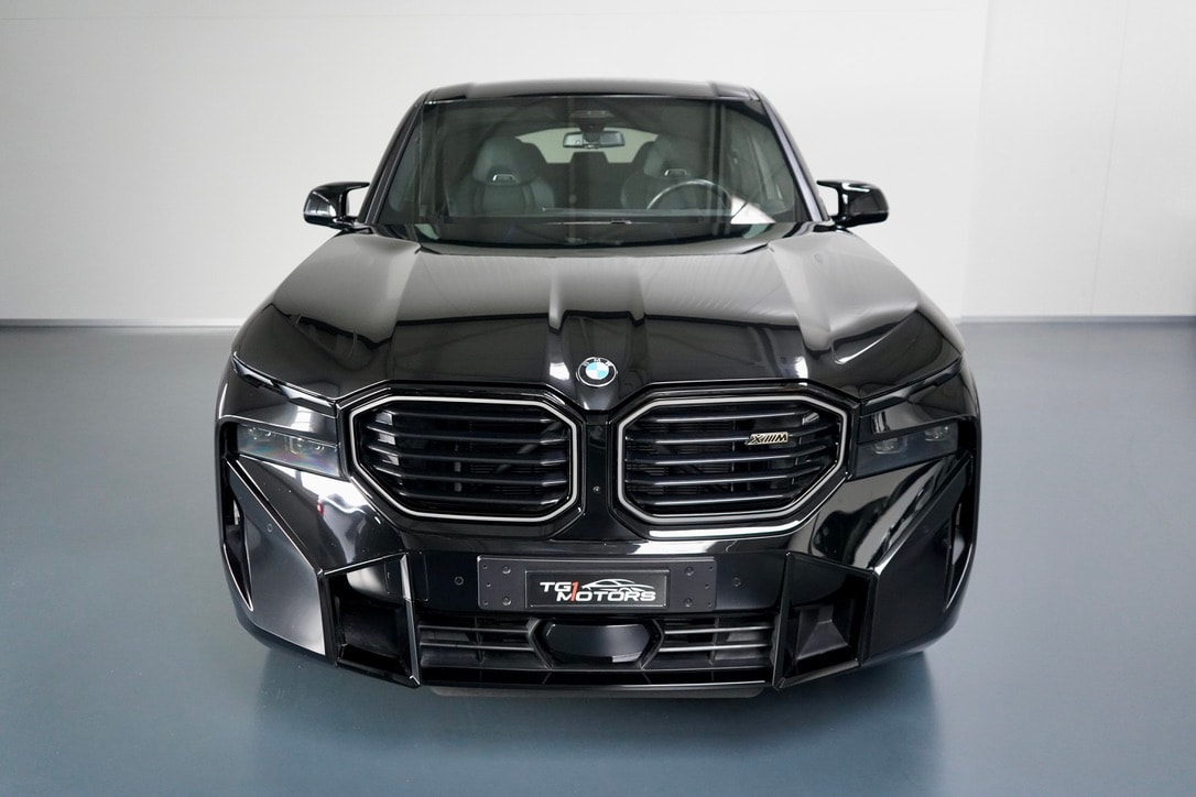 BMW XM xDrive PHEV Steptronic-image-1