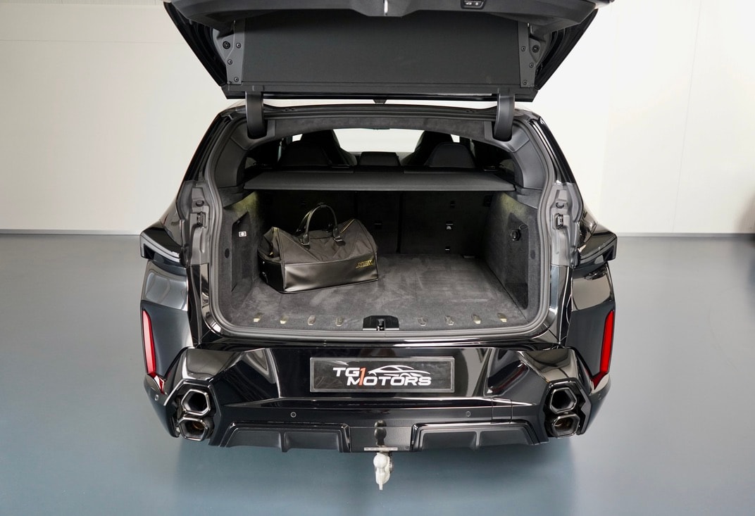 BMW XM xDrive PHEV Steptronic-image-4