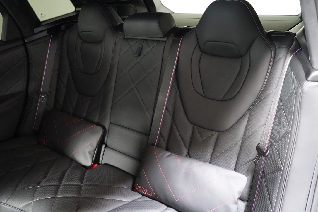 BMW XM xDrive PHEV Steptronic-image-9
