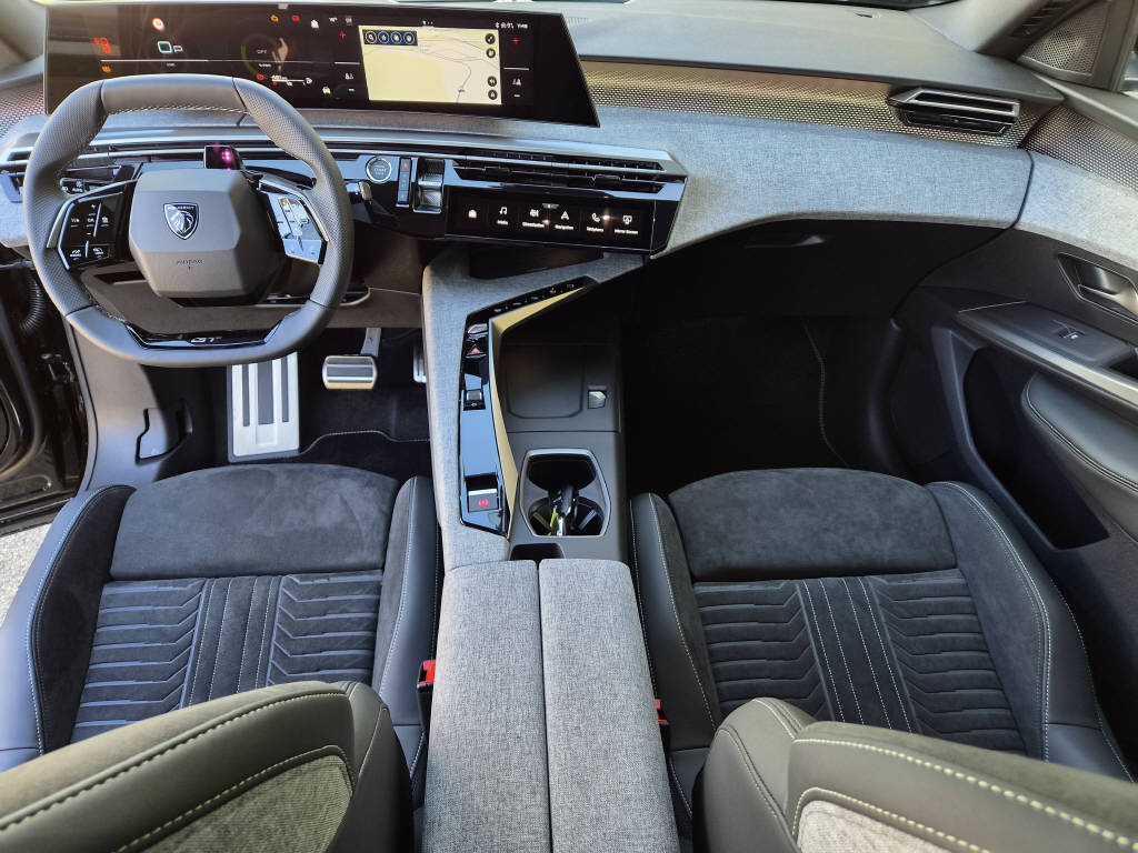 PEUGEOT 5008 1.6 PHEV 225cv GT Exclusive (crochet)-image-13